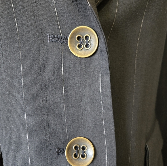 FRANCO MIRABELLI Black Pinstripe Lightweight Wool Blazer. Size 4 - Picture 3 of 13